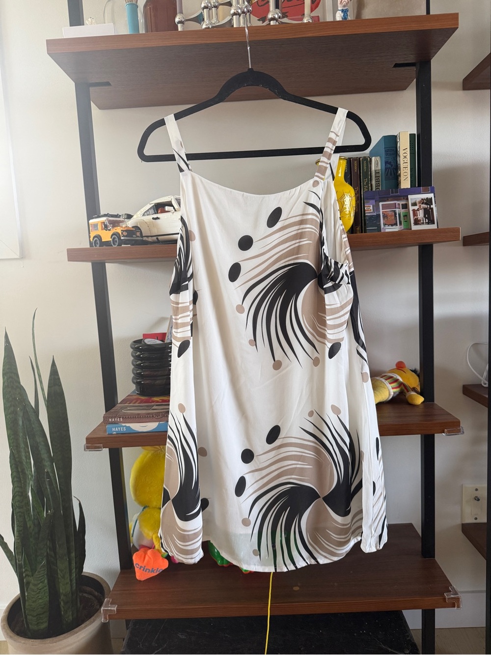 Vrg Grl Never Worn White & Beige Abstract Print Dress